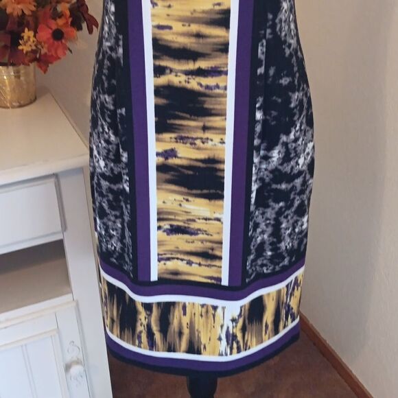 Maggy London Dramatic Knit Dress - Picture 3 of 9